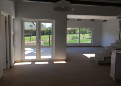 Interior tiled & with lights