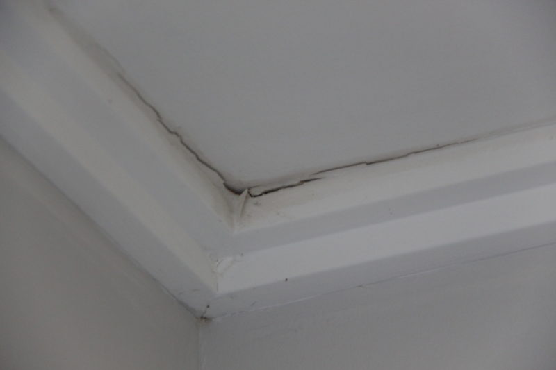 20201017 Cracked garage ceiling