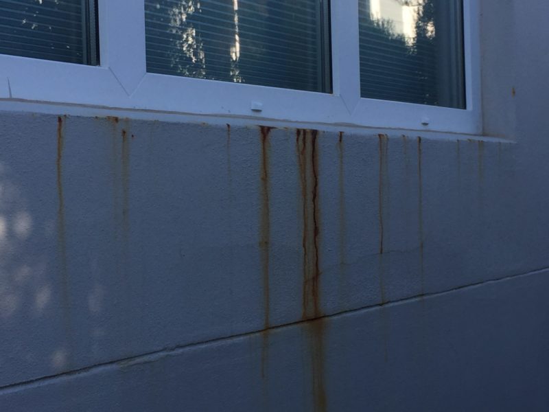 20200126 rust at guest bedroom window